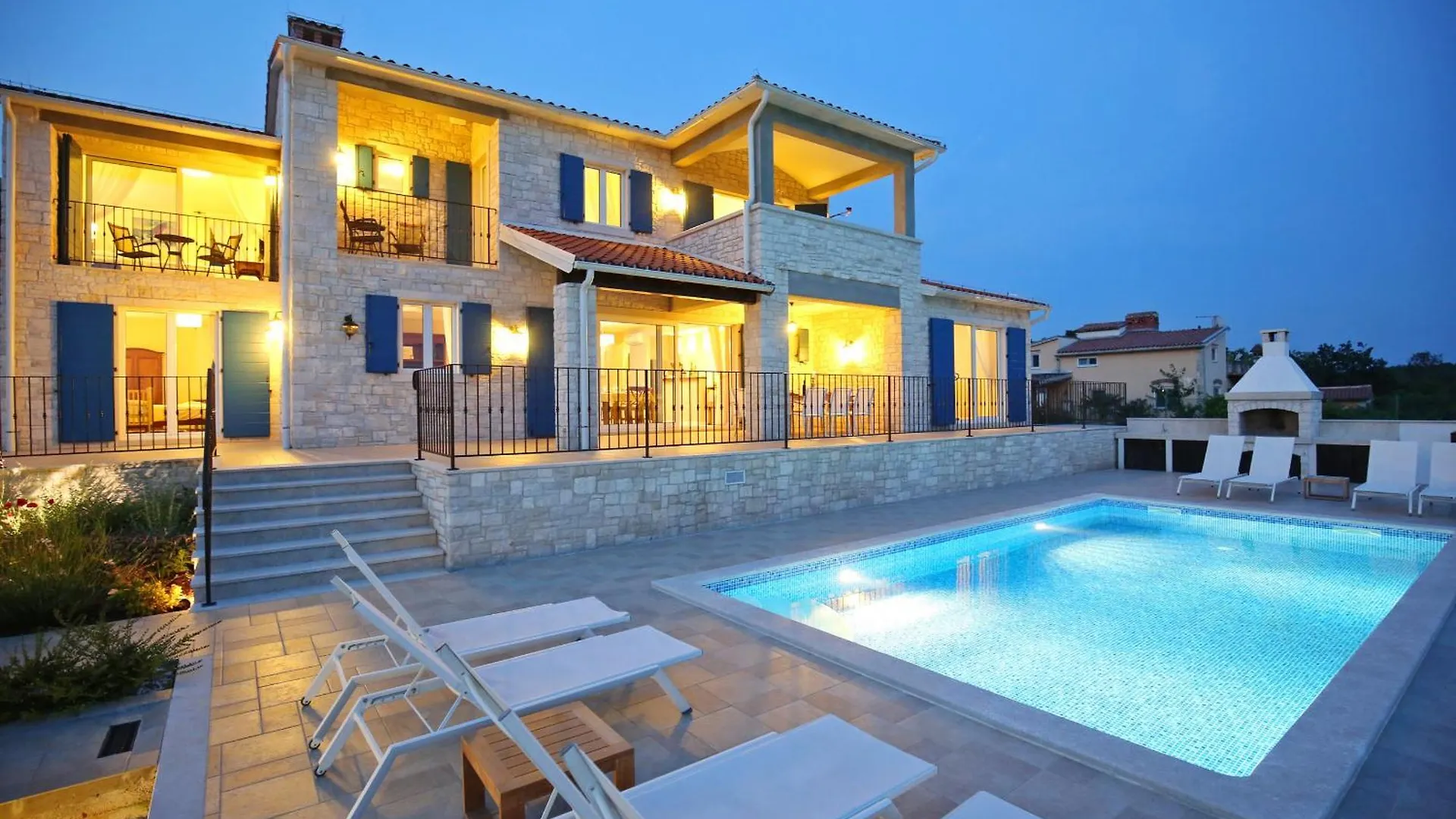 Villa Babudri Near Porec For 10 People With Jacuzzi & Spa Strpacici