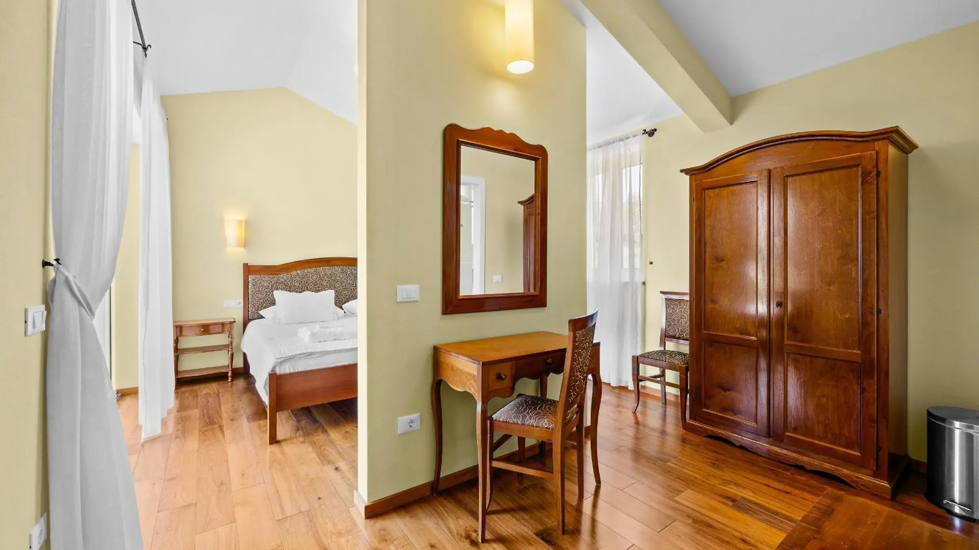 Villa Babudri Near Porec For 10 People With Jacuzzi & Spa Strpacici