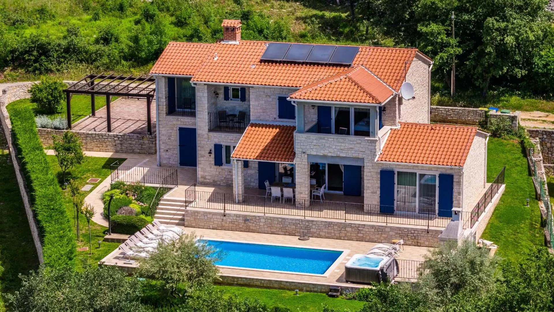 Villa Babudri Near Porec For 10 People With Jacuzzi & Spa Strpacici
