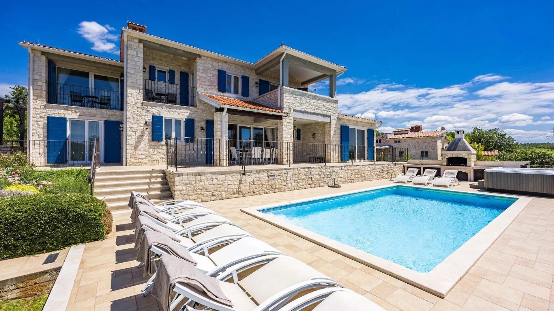 Villa Babudri Near Porec For 10 People With Jacuzzi & Spa Strpacici